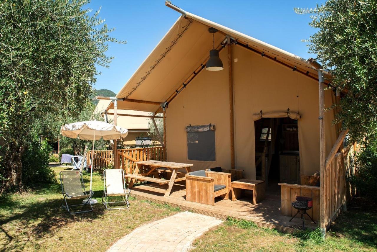 Weekend Glamping Resort San Felice del Benaco Exterior foto